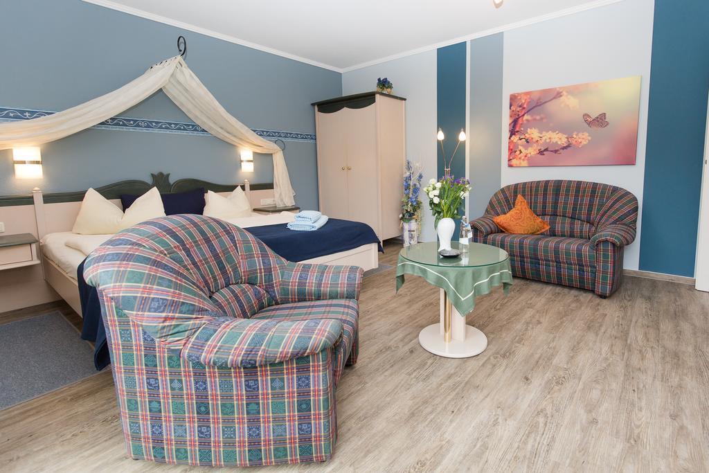 Hotel Garni Am Deich Zingst Pokoj fotografie